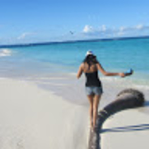 Meet your Posher, Dee - Picture 1 of 1